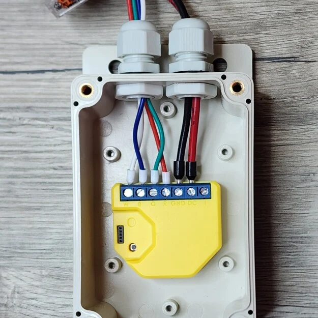 RGBW-IP66-enclosure-2-625x625-1.webp